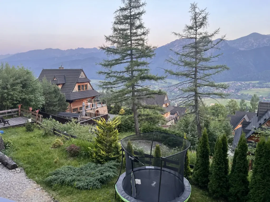 Wieczorny widok na Tatry z apartamentu – nocleg z widokiem na Tatry na Gubałówce